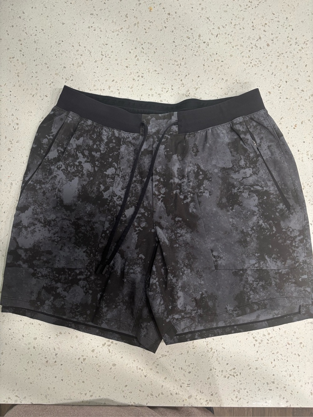 lululemon athletica Men's XL Black & Gray License to train short. Liner less. 7’